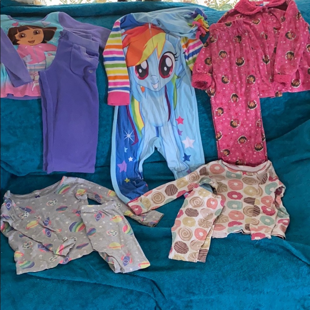 Girl’s PJ Sets (LOT)